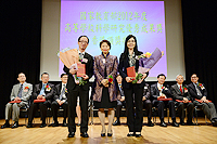 Prof. Jun YU, Professor, and Mr. Jiayun SHEN, PhD student, Department of Medicine and Therapeutics, CUHK receive their award certificates from Mrs. Cherry TSE LING Kit-ching